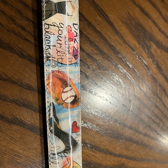 Relic Woman’s Hologram HOW TO HOLD. Multicolored Belt Size Medium 38 - Picture 4 of 10